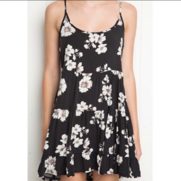 Brandy Melville Jada Black Floral Dress Babydoll - Picture 4 of 7